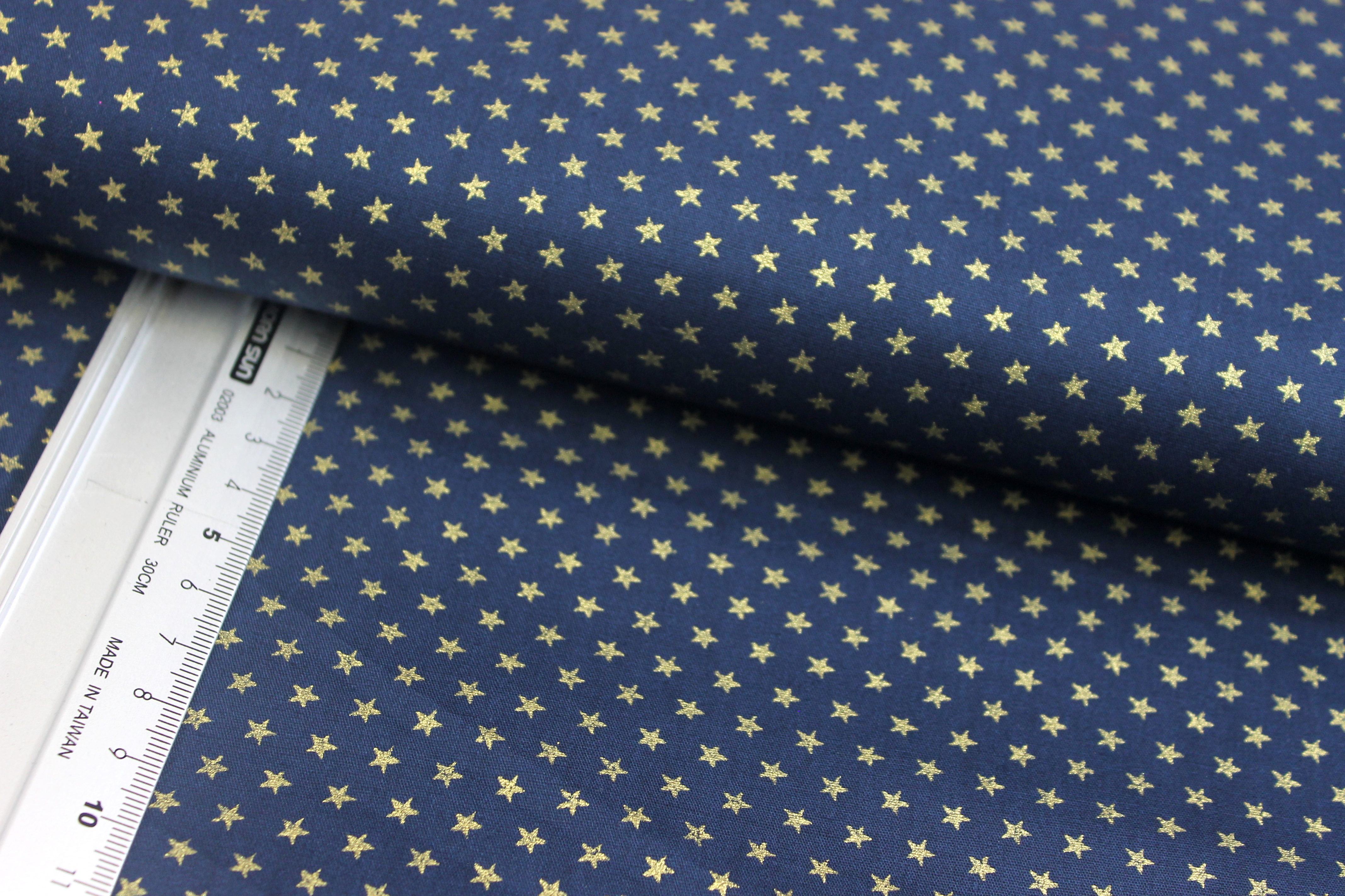 Baumwolle | bedruckt / foliert | goldene mini Sterne | dunkelblau