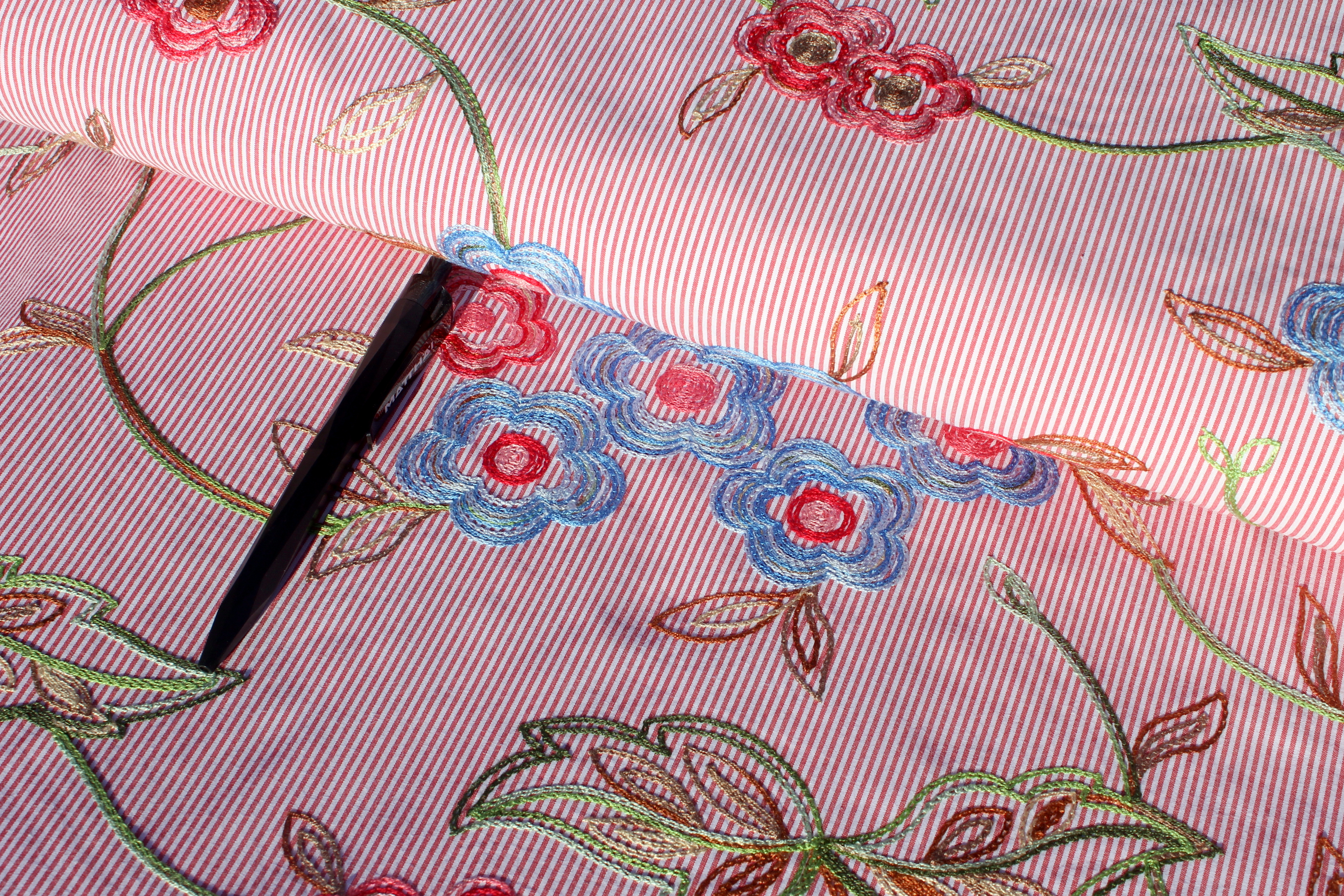 Baumwolle | bestickt | Ringelblumen | gestreift | rot/weiß