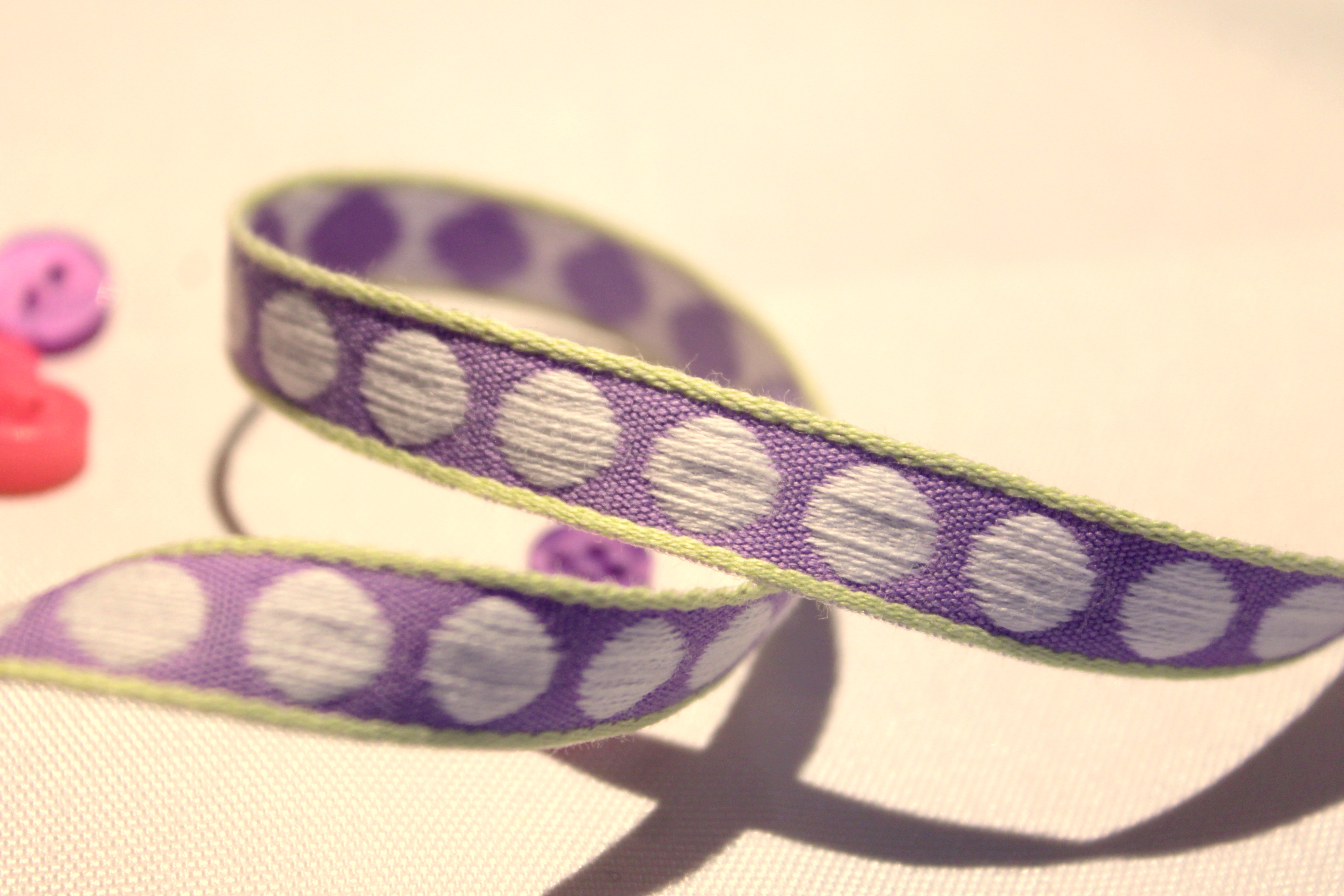 Webband | 1cm | Punkte | hell lila/weiss | beidseitig nutzbar