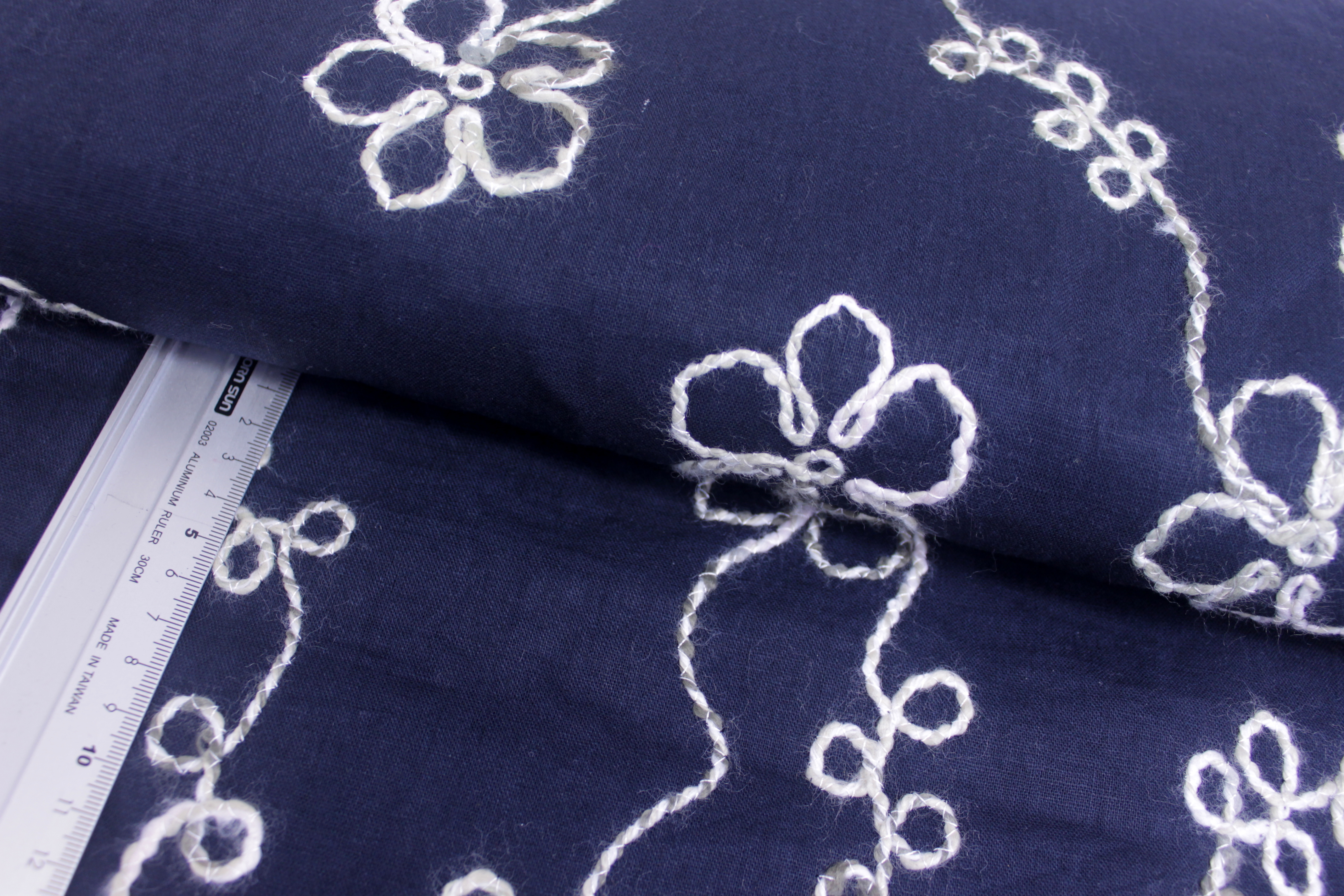 Leinen | bestickt mit Wollfaden | dunkelblau