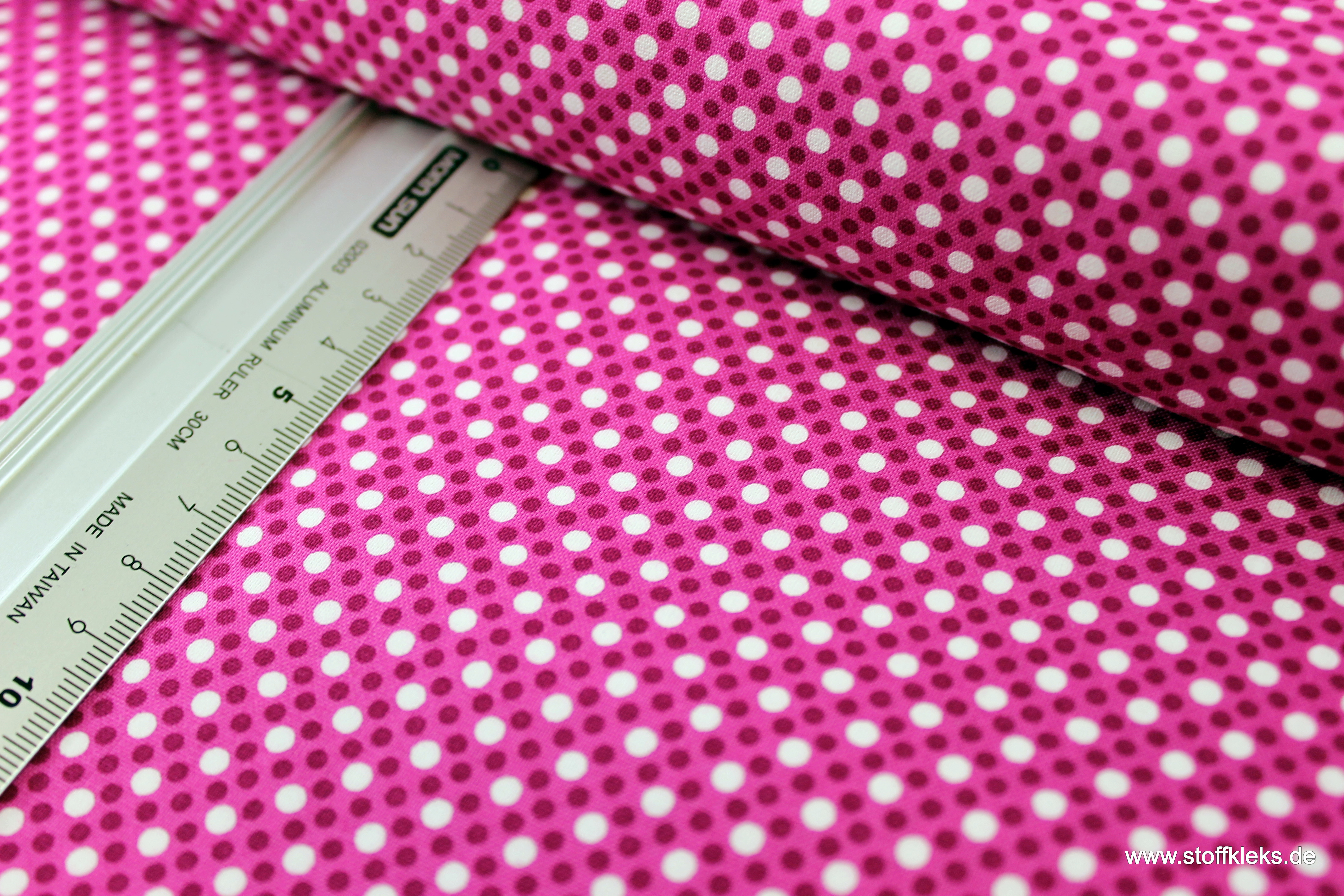Baumwolle | bedruckt | Michael Miller Fabrics | Patt #CX6322 | Dim Dots | lila