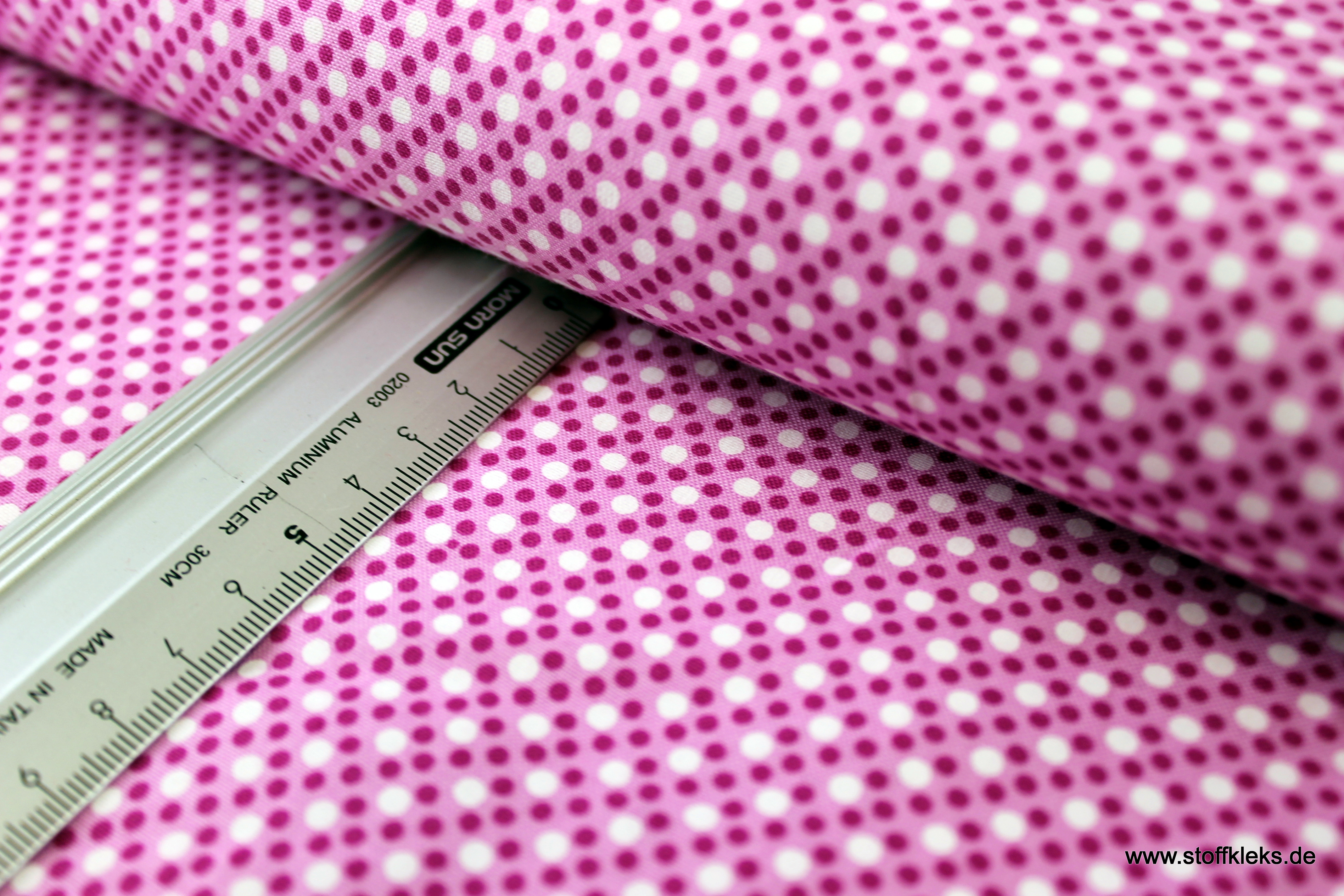 Baumwolle | bedruckt | Michael Miller Fabrics | Patt #CX6322 | Dim Dots | pastell lila