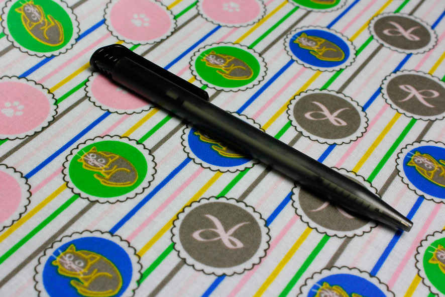 beschichtete Baumwolle / Wachstuchstück| Cuddly Cats | weiß